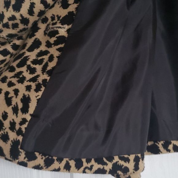 GRACE animal-print cape-style coat. - Picture 9 of 12